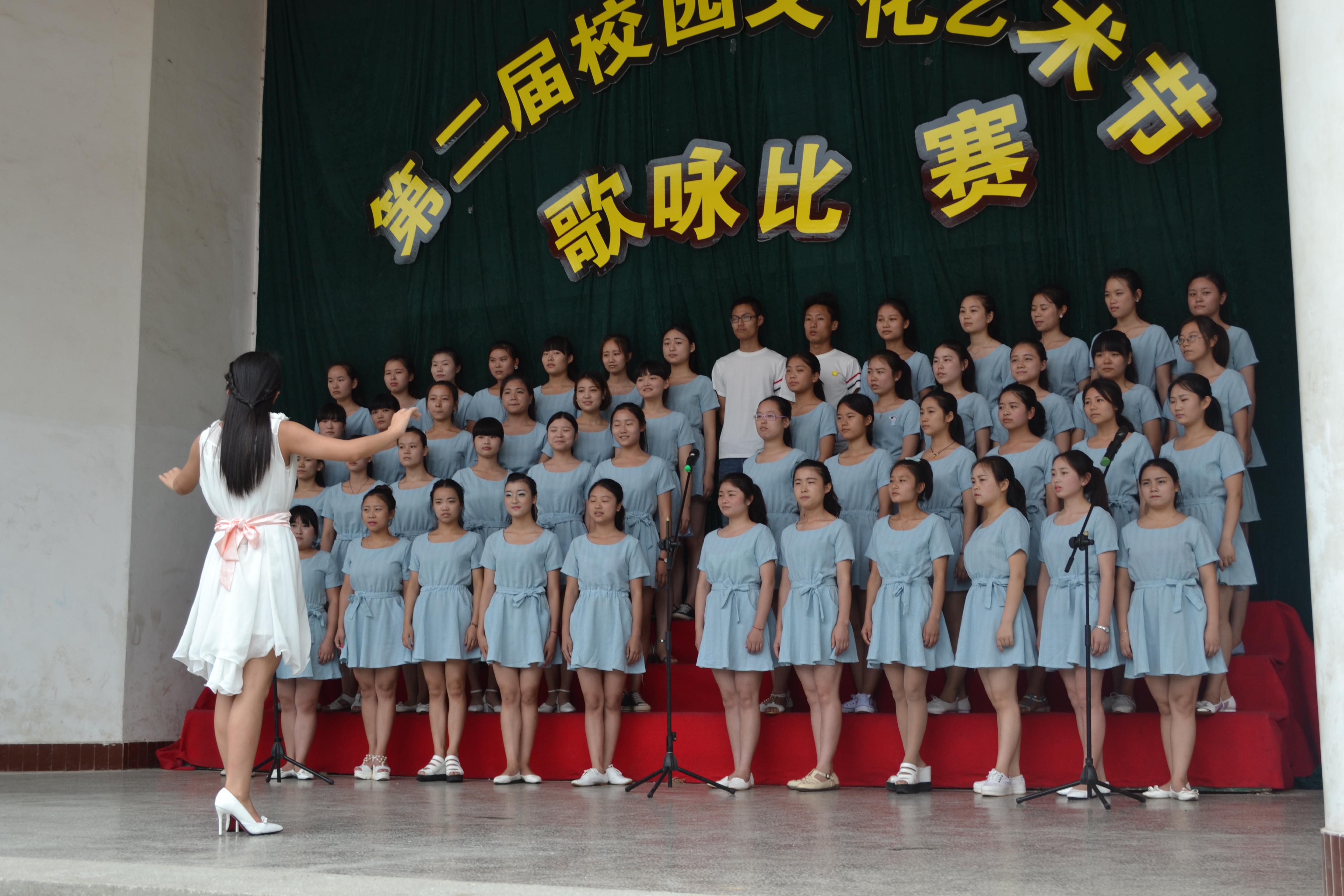 巴中市高级中学:举行校园文化艺术节歌咏比赛